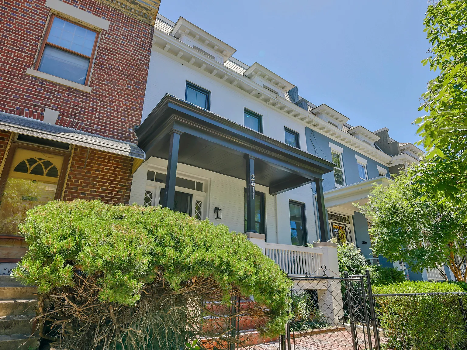 5 bed, 3300 sqft, $5,400 — Photo 2