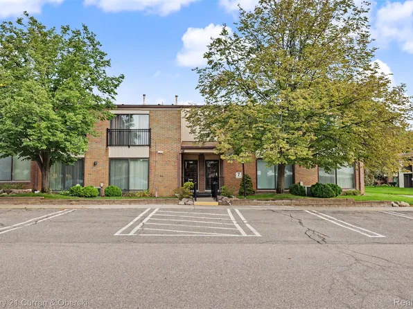 18327 University Park Dr, Livonia, MI 48152