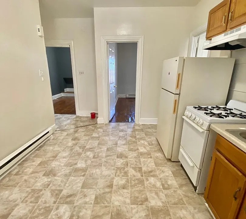 228 W Vine St