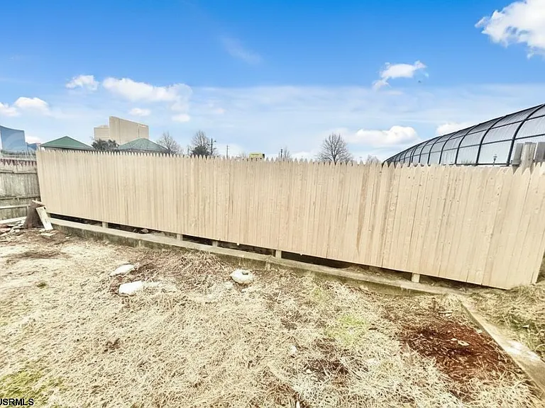 1830 E Riverside Dr #1 — Photo 14