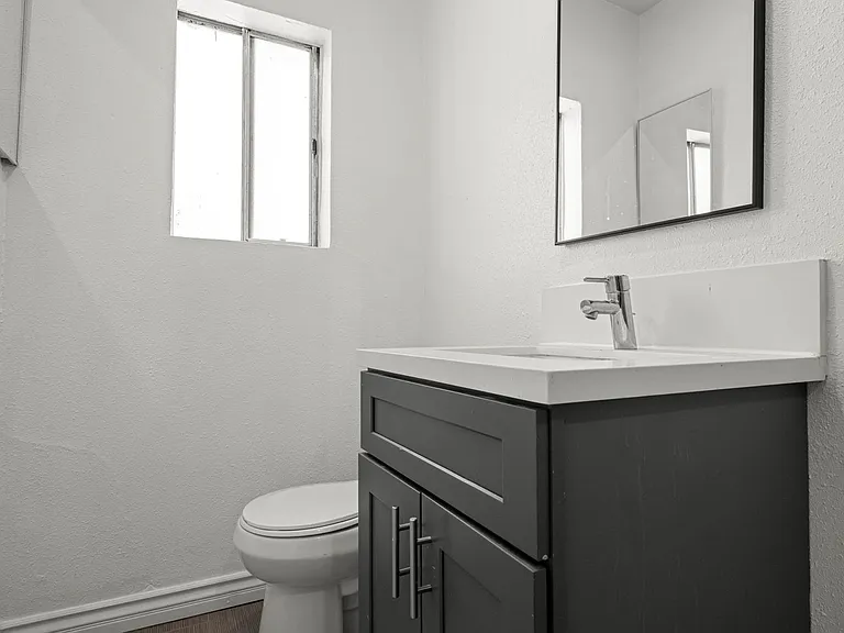 1280 W Jefferson Blvd — Photo 11