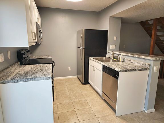 4th image of 4995 Singleton Dr