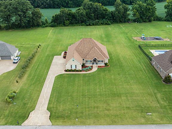 3rd image of 22 Hale Farm Rd