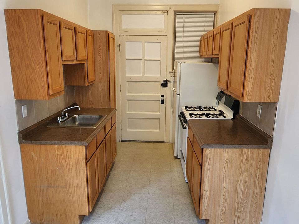 1st image of 1034 W Rosemont Ave APT 2