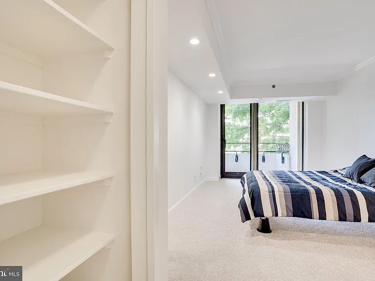 1200 Crystal Dr #411 — Photo 20
