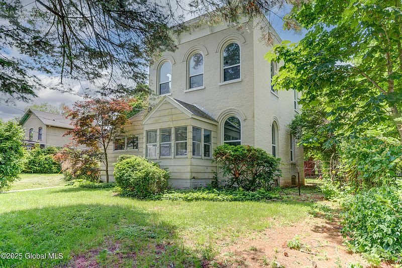 3rd image of 46 Green Avenue