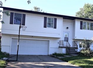 1584 E North Port Rd, Decatur, IL 62526