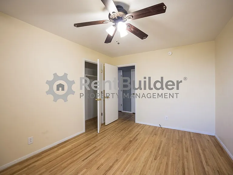 6504 Loftus Ave NE — Photo 18