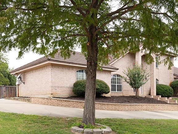2nd image of 3101 Phillip Dr