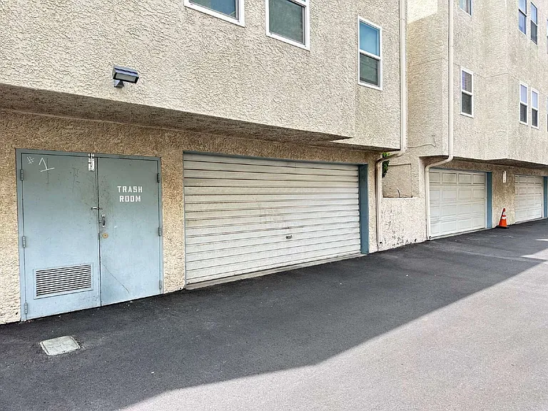 18209 Sierra Hwy — Photo 16