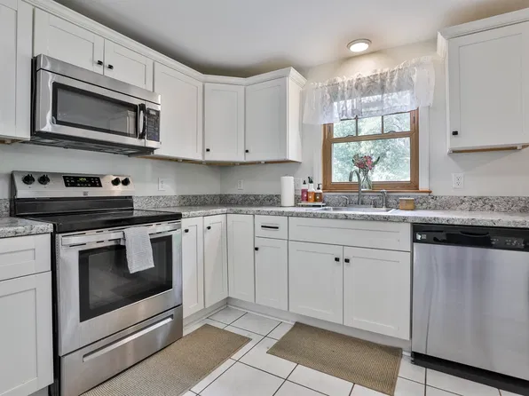 212 Raymond Road #C, Nottingham, NH 03290