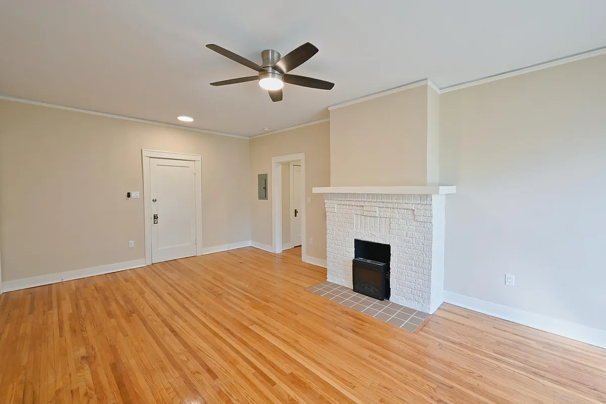 Building Photo - 601 Ridgeway Dr #E-1
