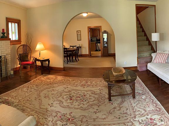5th image of 131 Lively St