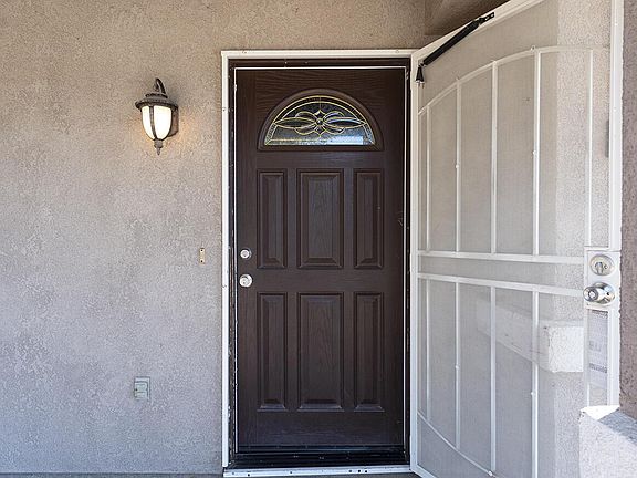 4th image of 510 N Arroyo St
