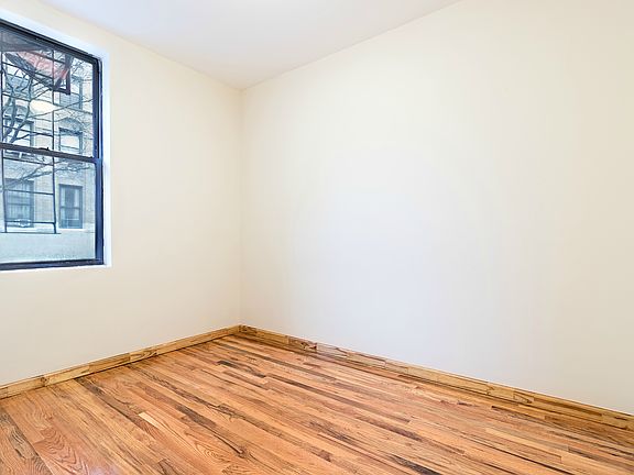 3rd image of 28 Macombs Pl APT 13