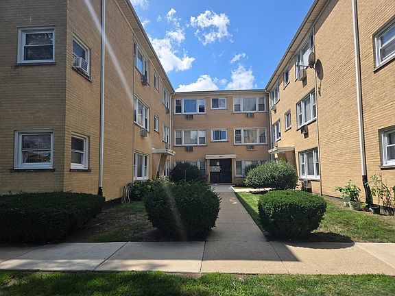 2nd image of 3806 Ruby St APT 2E