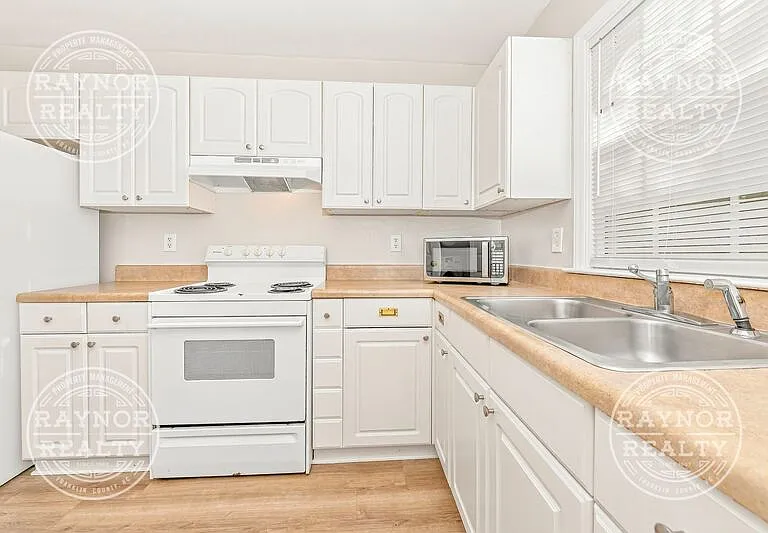2102 W Knox St #B — Photo 3