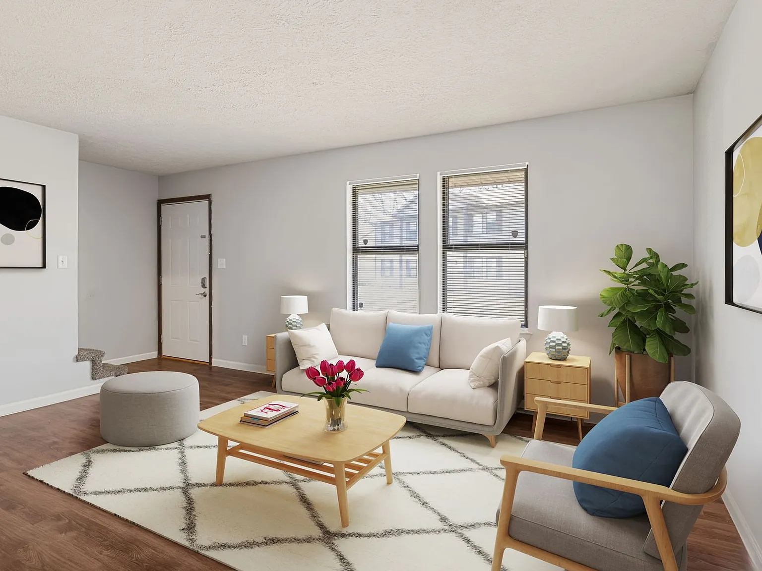 East Memorial Apartments — Photo 2