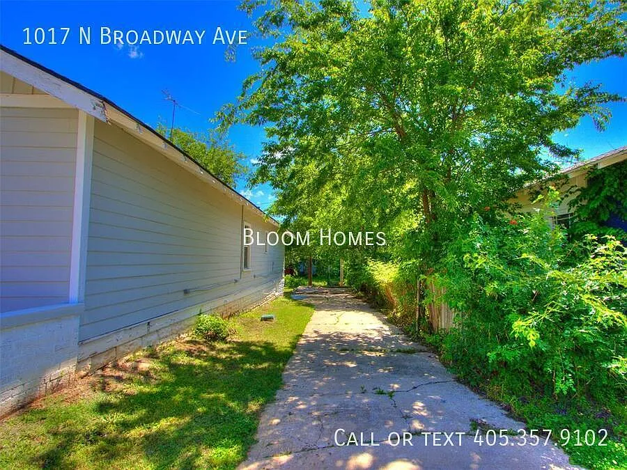 1017 N Broadway Ave — Photo 3
