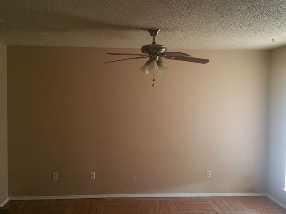 4th image of 2403 Ventura Dr APT B