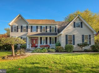 27 Woodsview Dr, Garnet Valley, PA 19060