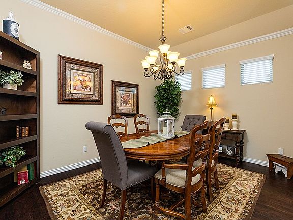 3rd image of 745 Ravenwood Dr