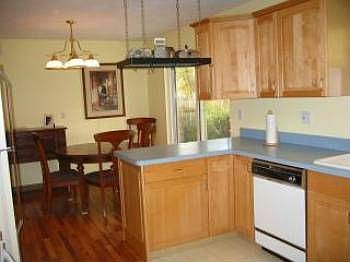 Cheerful, newly painted kitchen and breakfast room