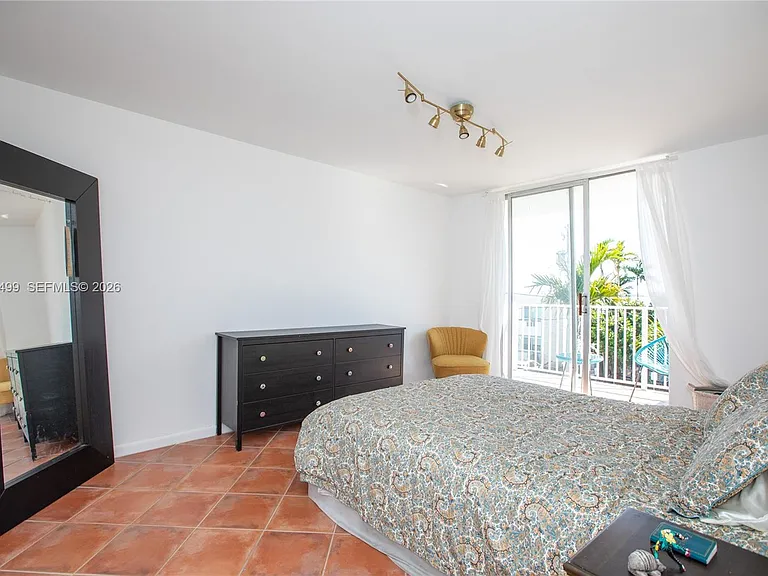 1801 S Treasure Dr #321 — Photo 12