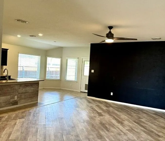 10008 Clemmons Rd — Photo 2