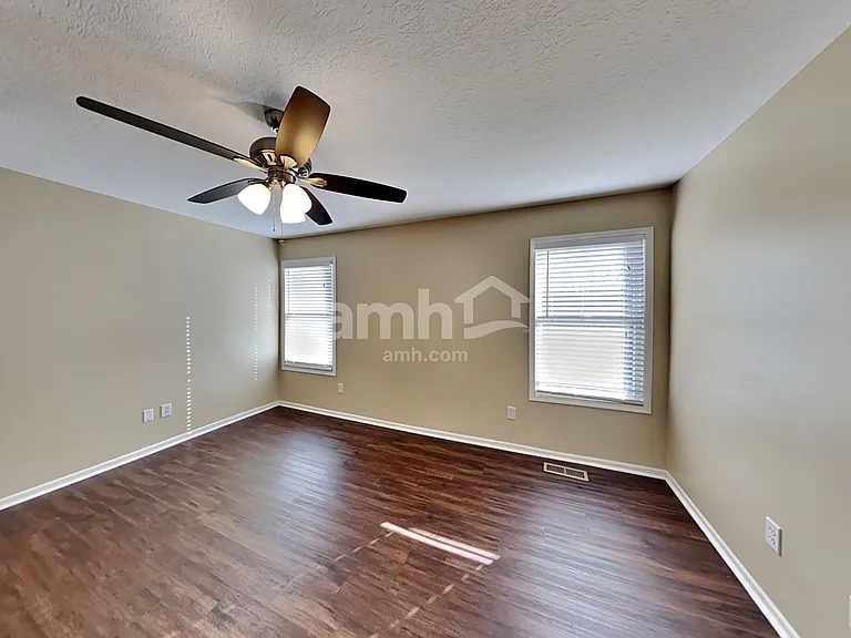 5469 Boucher Dr — Photo 7