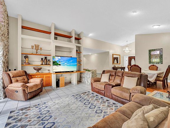 3rd image of 10998 NW 1st Manor