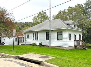 912 3rd St, Marquette, IA 52158