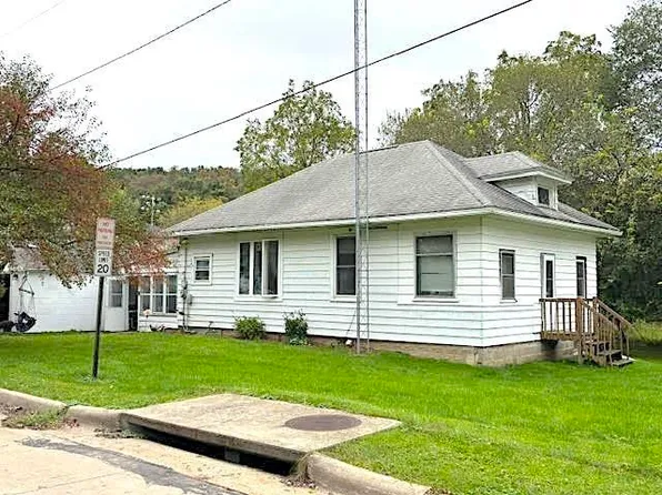 912 3rd St, Marquette, IA 52158