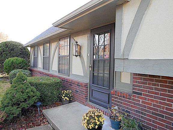 3rd image of 803 Village Dr