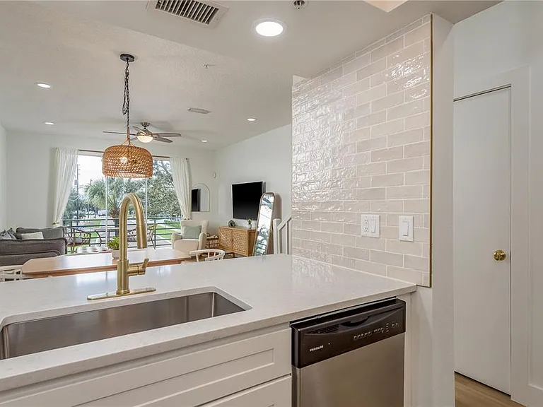 320 Island Way #209 — Photo 18