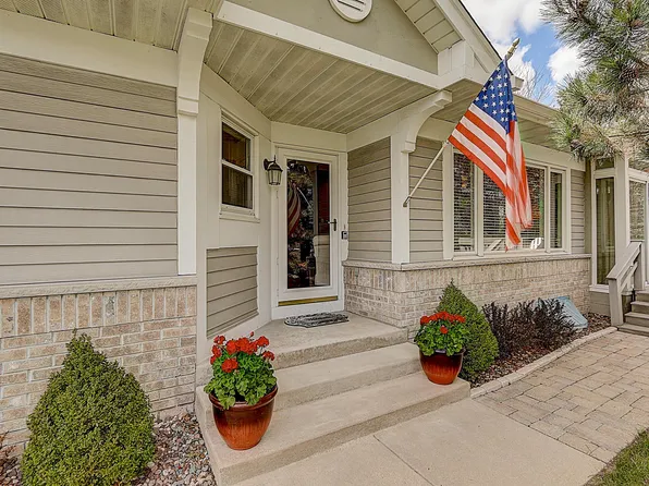 14166 Waters Way, New Berlin, WI 53151