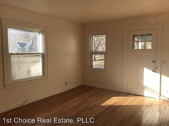 3rd image of 808 Cawood St