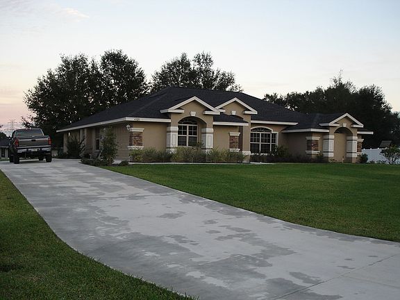 FRONT VIEW & DRIVE WAY