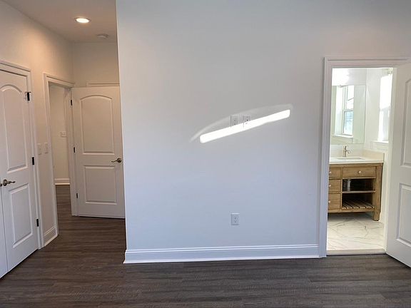 3rd image of 719 Crabb Ave