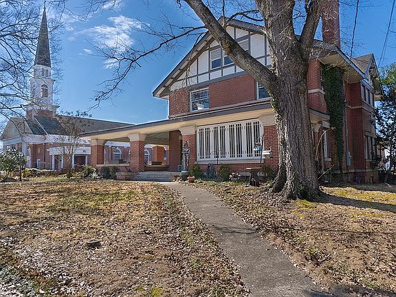 2nd image of 133 N College St