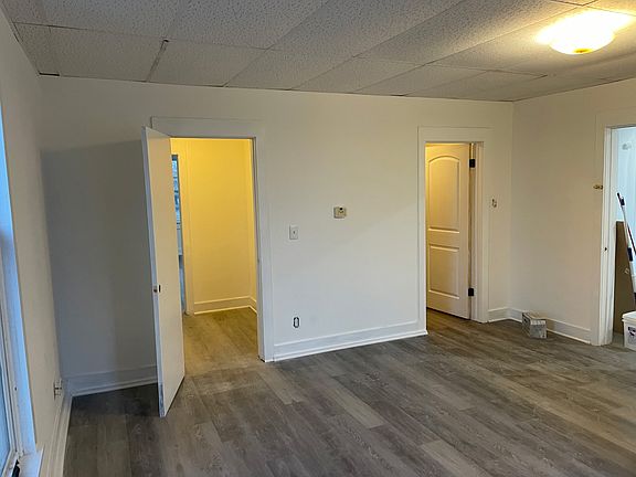 3rd image of 909 N Olive St