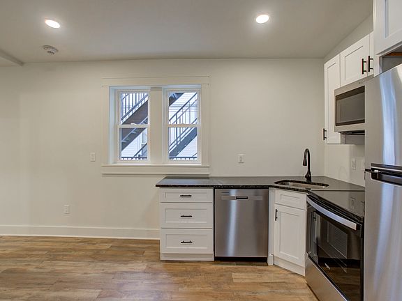 3rd image of 11 E Walnut St #2