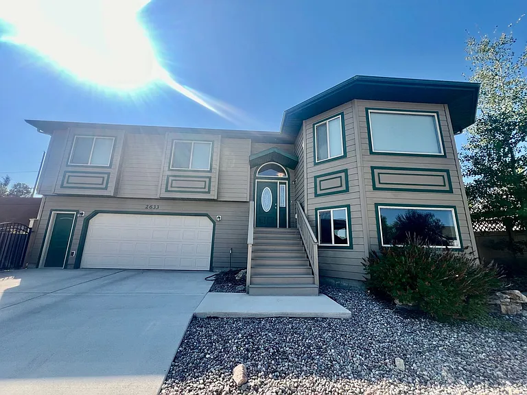 2633 Knight St — Photo 1