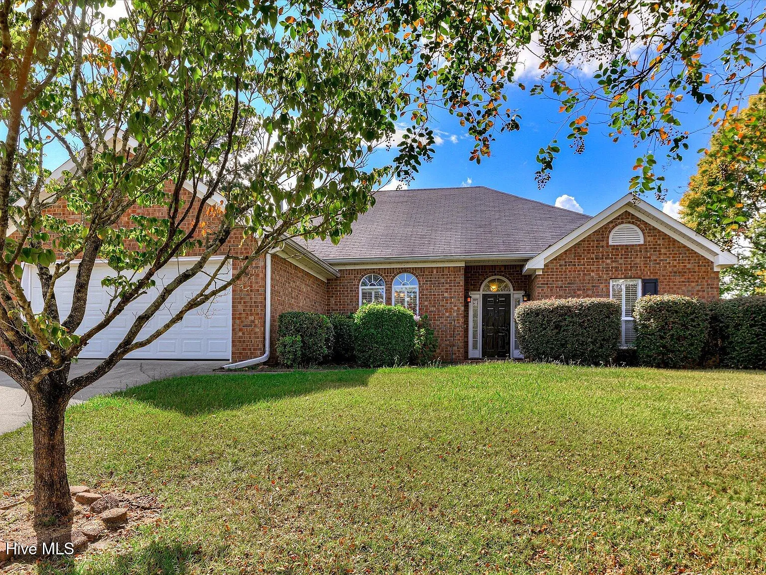 3 bed, 2.0 bath, 1820 sqft, $1,800 — Photo 1