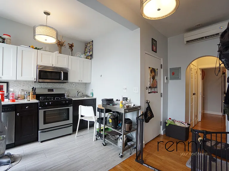 17-34 Menahan St #3F — Photo 2