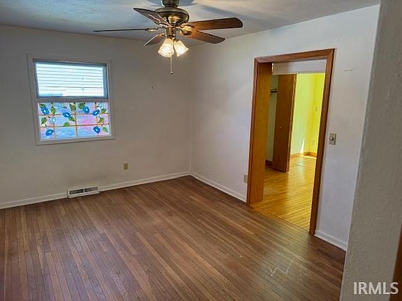 5th image of 619 S Eastside Dr
