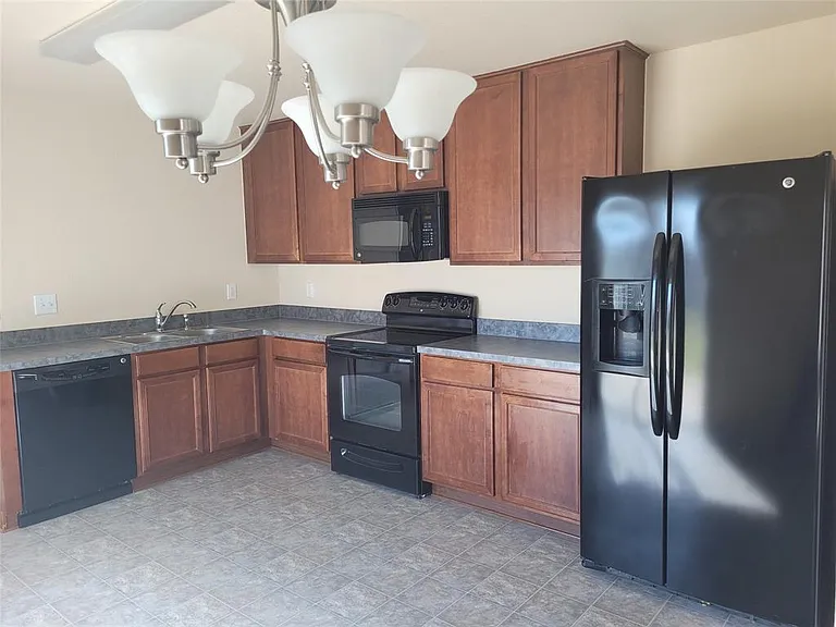 324 Chisholm Trl — Photo 6