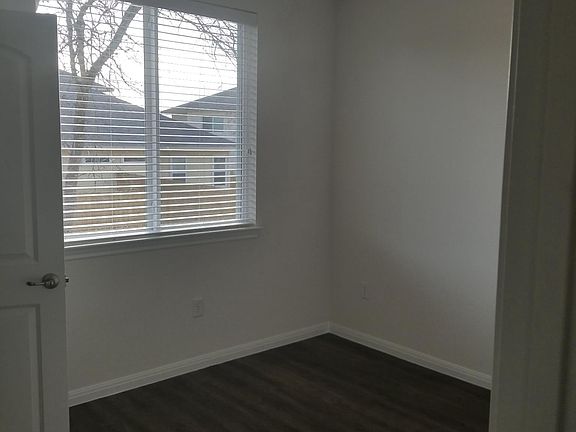 4th image of 1112E Muirfield Bend Dr #E