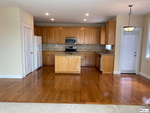 3rd image of 16917 139th Ave E
