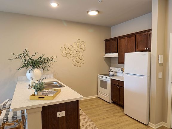 5th image of 15275 Fifteen Mile Rd Unit 101